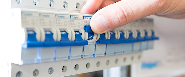 Schalt­schrank­bau bei Freiberger Energie-u.Gebäudetechnik GmbH in Moosthenning