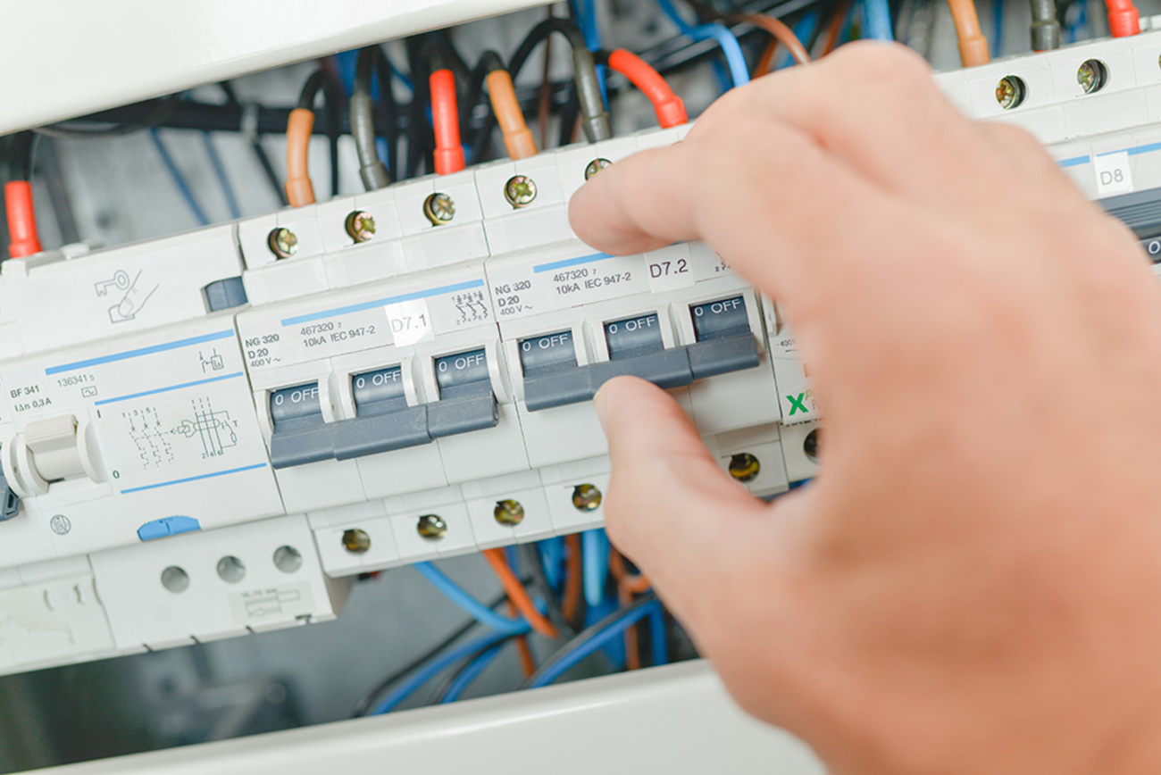 Schalt­schrank­bau bei Freiberger Energie-u.Gebäudetechnik GmbH in Moosthenning